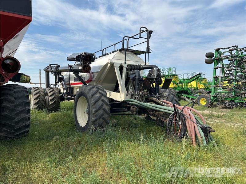 Bourgault 7700 700 bu Tow-Behind Air Cart Sejačice