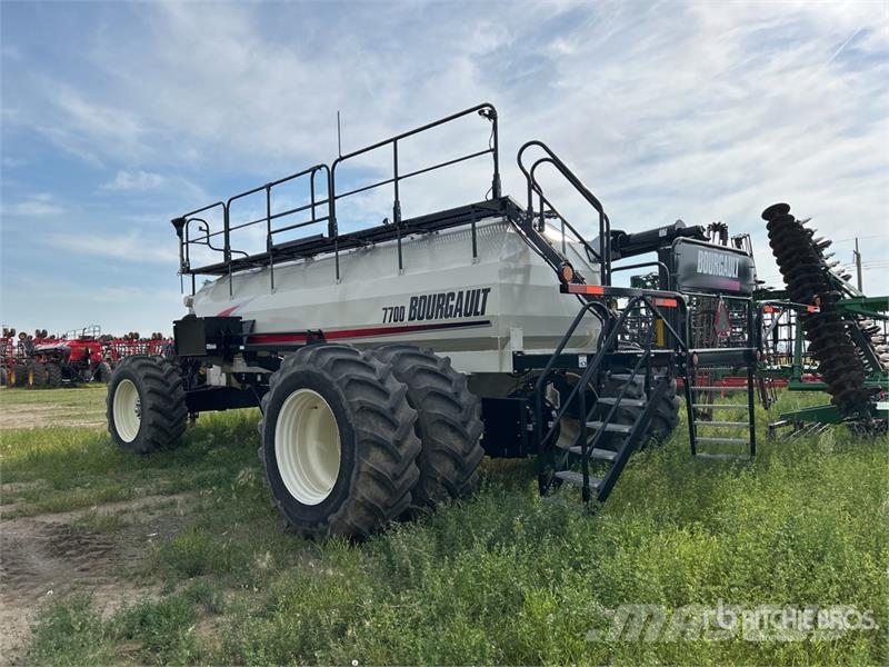 Bourgault 7700 700 bu Tow-Behind Air Cart Sejačice