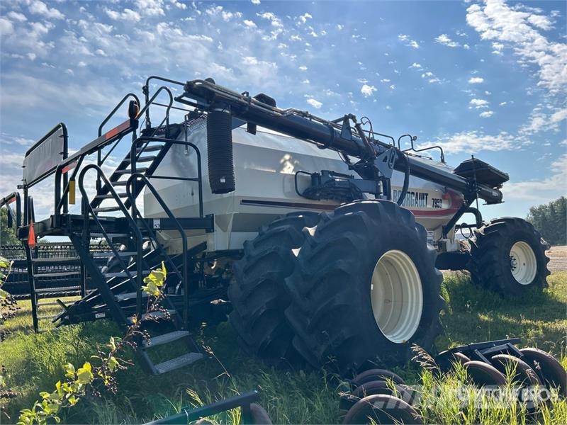 Bourgault 7950 950 bu Tow-Behind Air Cart Sijačice