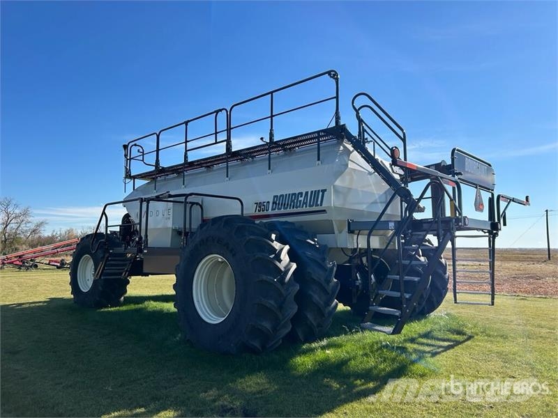 Bourgault 7950 Tow-Behind Air Cart مثاقيب