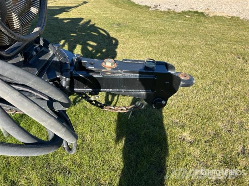 Bourgault 7950 Tow-Behind Air Cart مثاقيب
