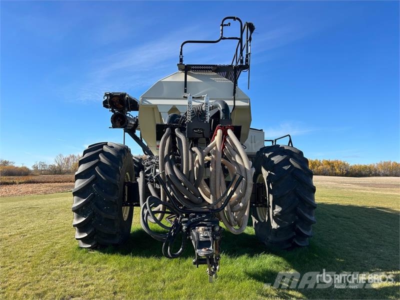 Bourgault 7950 Tow-Behind Air Cart مثاقيب