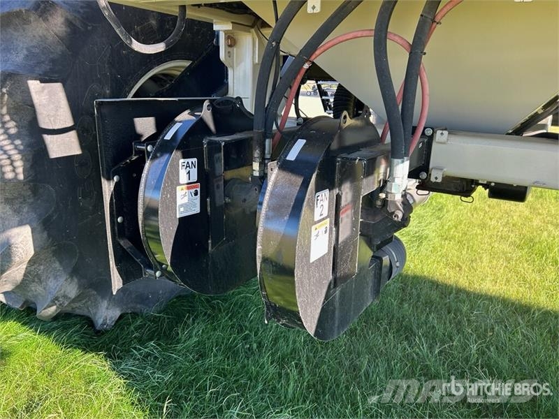 Bourgault 7950 Tow-Behind Air Cart مثاقيب