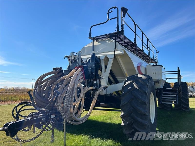Bourgault 7950 Tow-Behind Air Cart مثاقيب