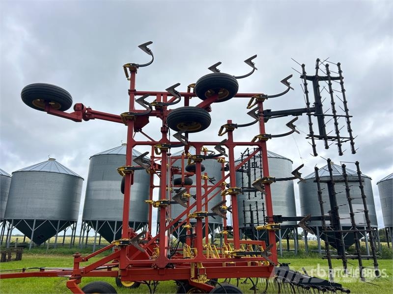 Bourgault 8800 40 ft Cultivator Coltivatori
