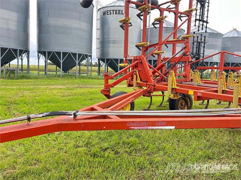 Bourgault 8800 40 ft Cultivator Coltivatori