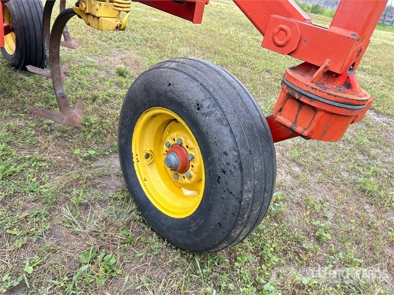 Bourgault 8800 40 ft Cultivator Coltivatori