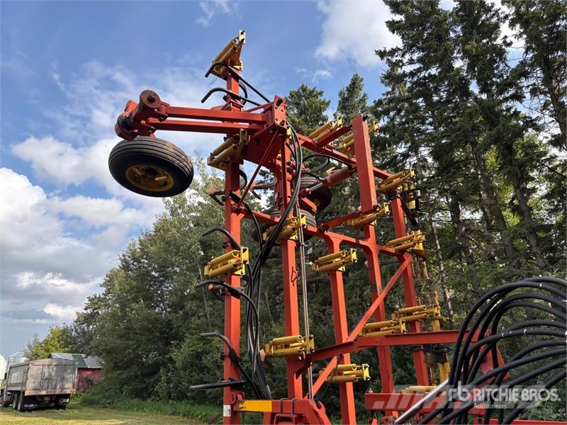 Bourgault 8800 40 ft Cultivator Cultivators