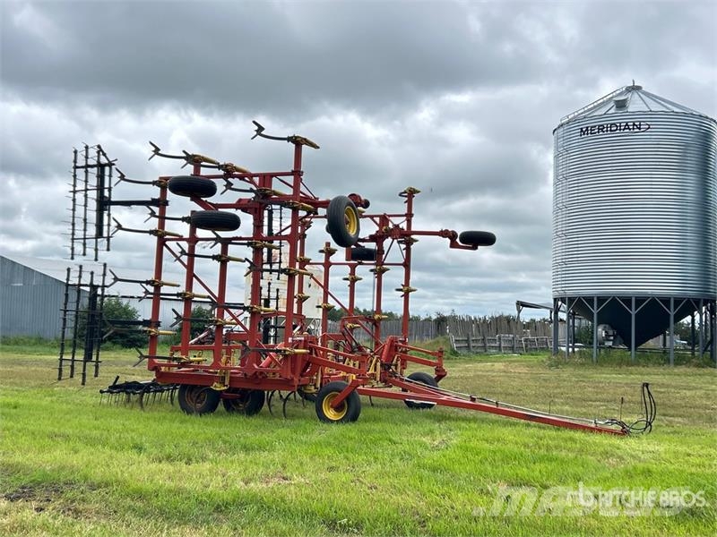 Bourgault 8800 40 ft Cultivator Coltivatori