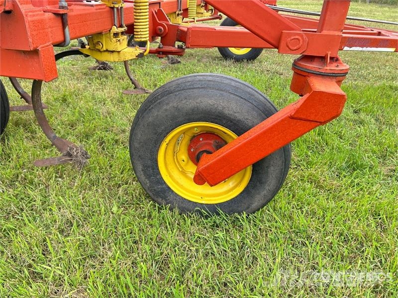 Bourgault 8800 40 ft Cultivator Coltivatori