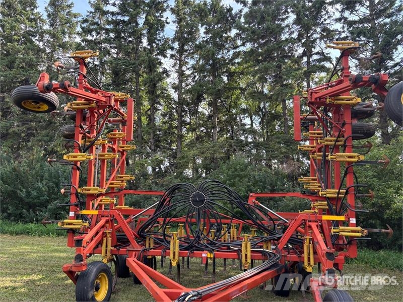 Bourgault 8800 40 ft Cultivator Cultivators