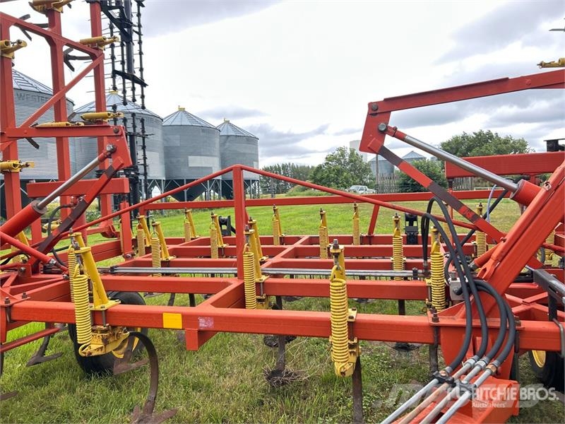 Bourgault 8800 40 ft Cultivator Coltivatori
