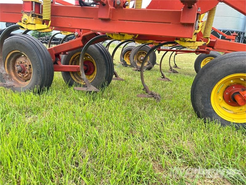 Bourgault 8800 40 ft Cultivator Coltivatori