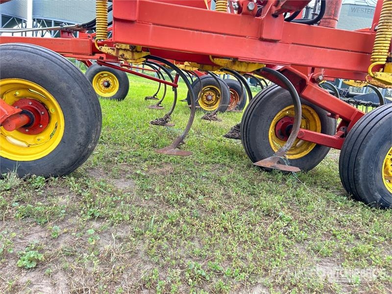 Bourgault 8800 40 ft Cultivator Coltivatori