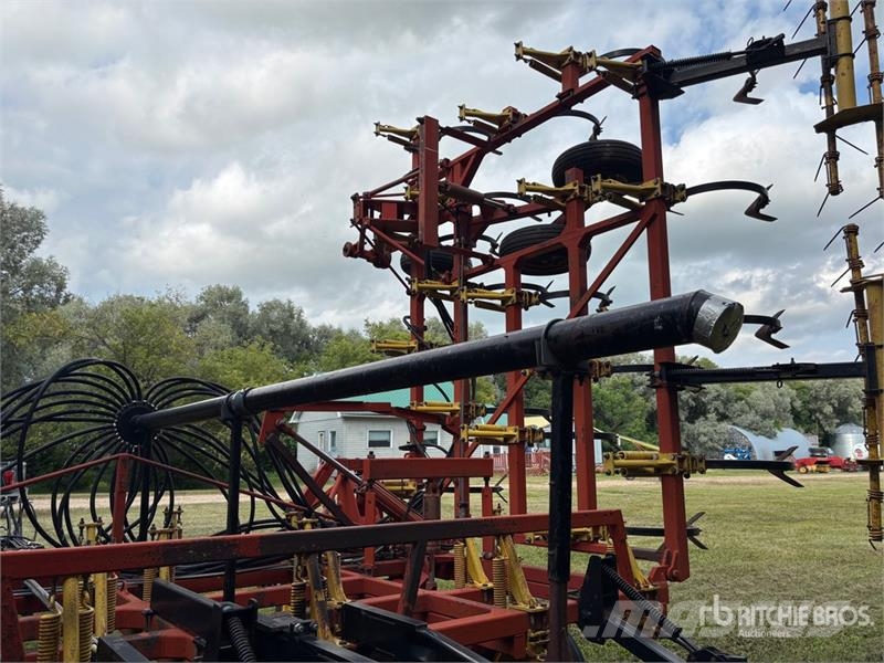 Bourgault 8800 40 ft Cultivator Cultivators