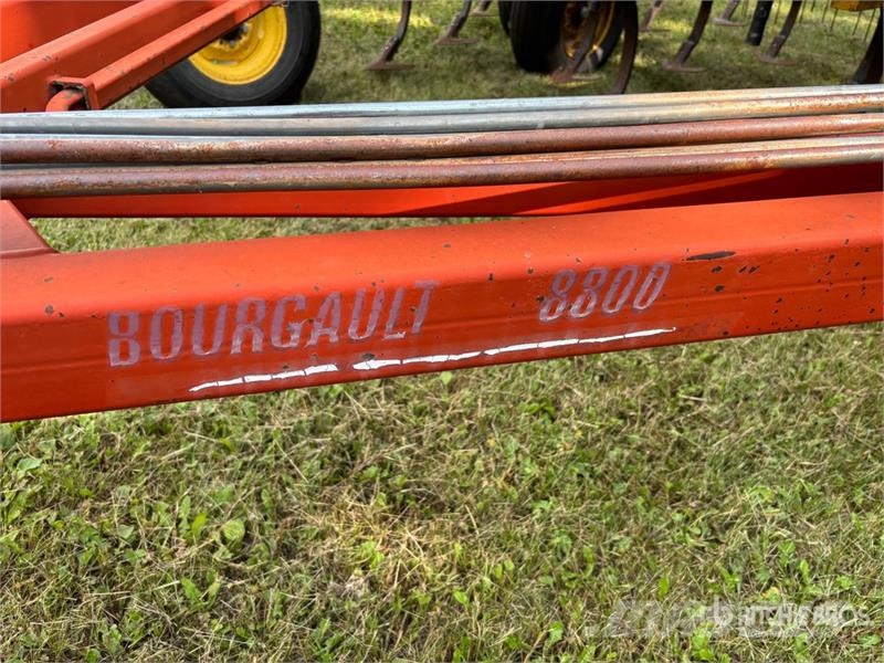 Bourgault 8800 40 ft Cultivator Cultivators