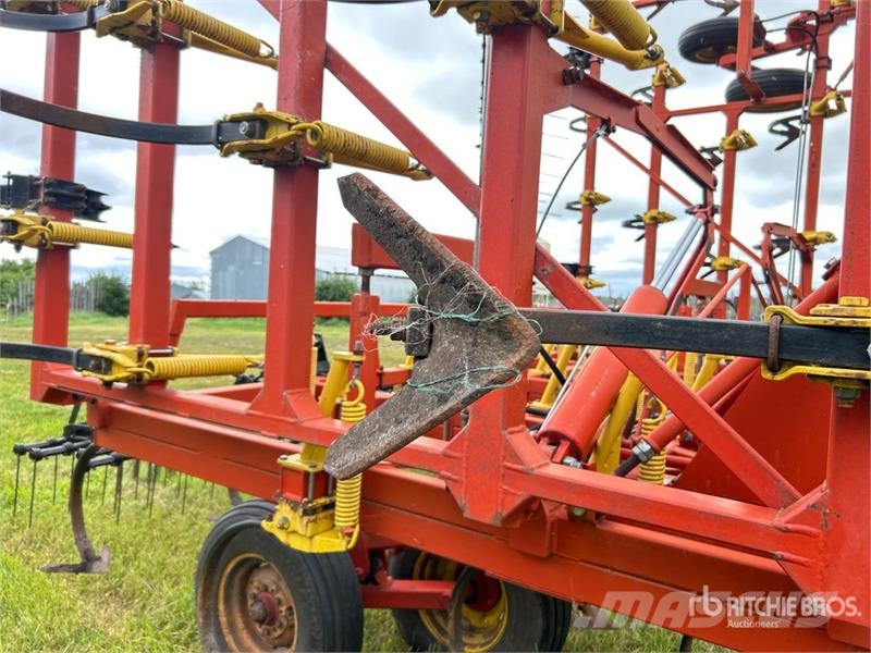 Bourgault 8800 40 ft Cultivator Coltivatori