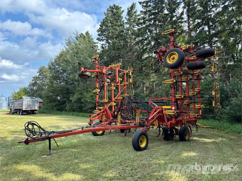 Bourgault 8800 40 ft Cultivator Cultivators