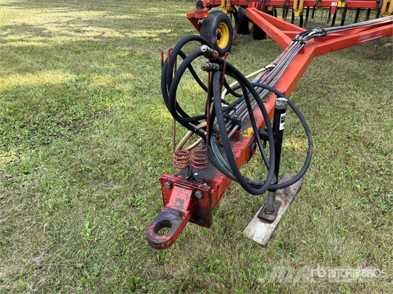 Bourgault 8800 40 ft Cultivator Cultivators