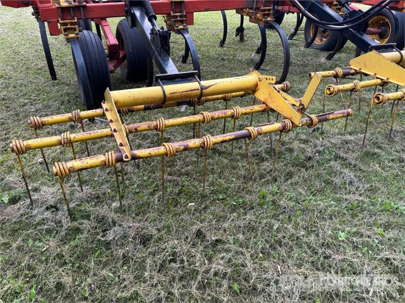 Bourgault 8800 40 ft Cultivator Cultivators