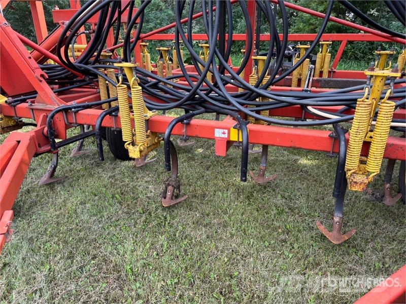 Bourgault 8800 40 ft Cultivator Cultivators