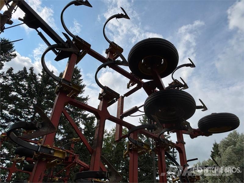 Bourgault 8800 40 ft Cultivator Cultivators