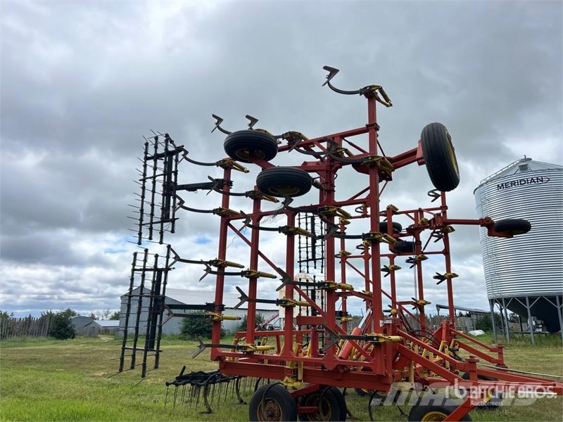 Bourgault 8800 40 ft Cultivator Coltivatori