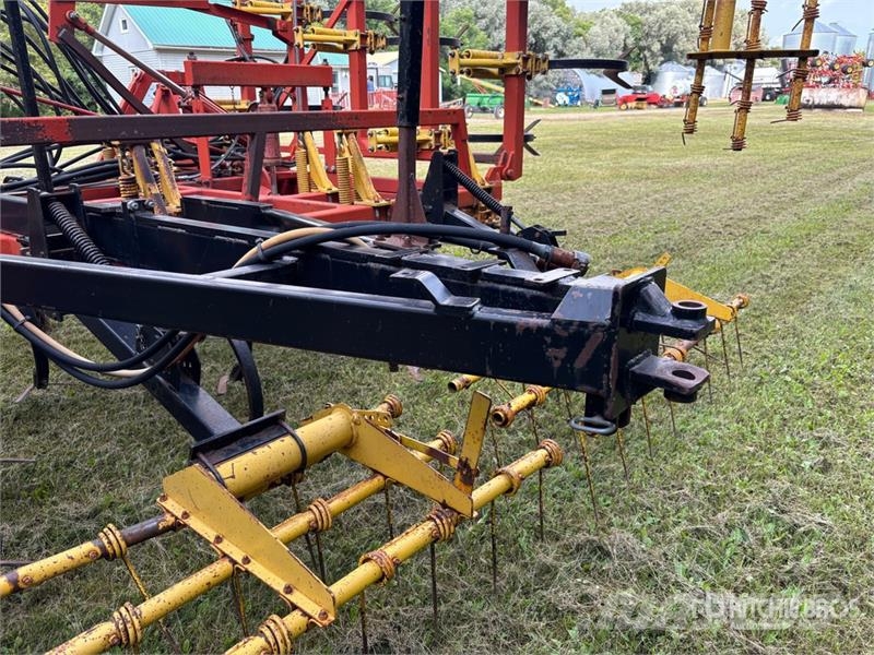 Bourgault 8800 40 ft Cultivator Cultivators