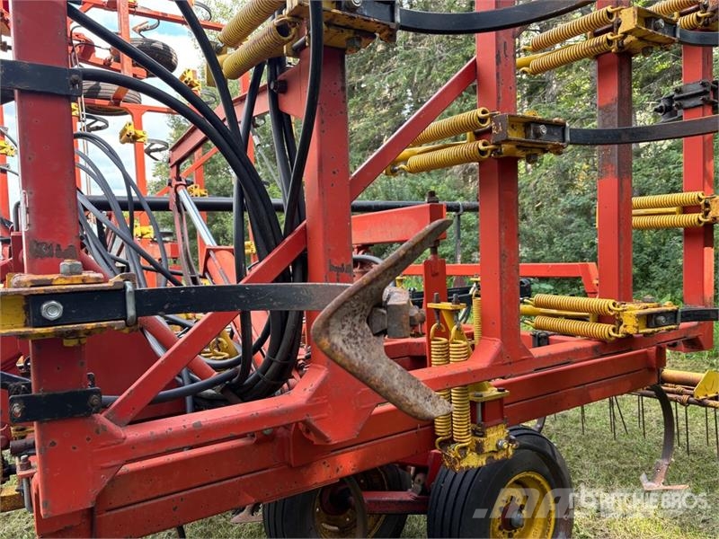 Bourgault 8800 40 ft Cultivator Cultivators