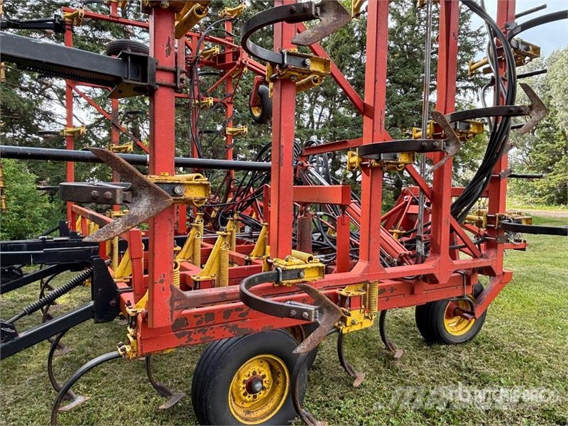 Bourgault 8800 40 ft Cultivator Cultivators
