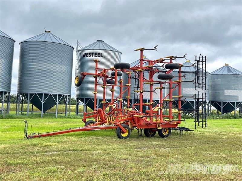 Bourgault 8800 40 ft Cultivator Coltivatori