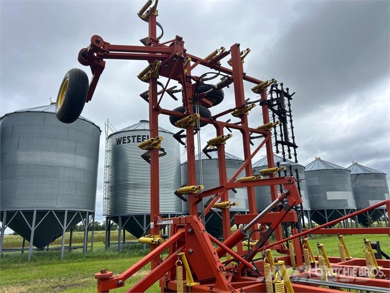 Bourgault 8800 40 ft Cultivator Coltivatori