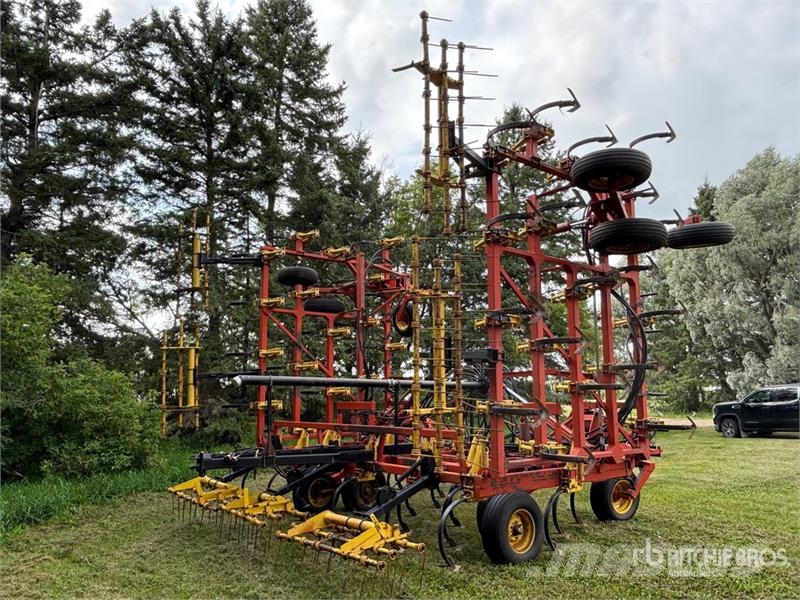 Bourgault 8800 40 ft Cultivator Cultivators