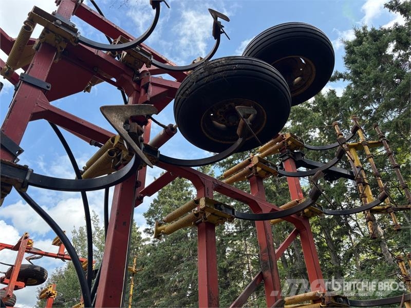 Bourgault 8800 40 ft Cultivator Cultivators