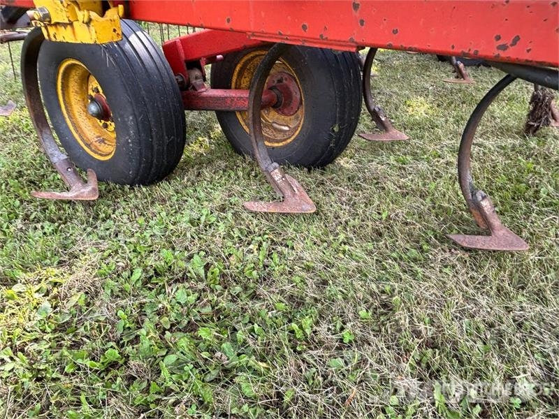Bourgault 8800 40 ft Cultivator Cultivators