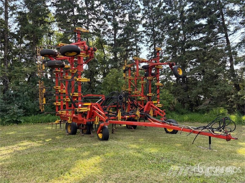 Bourgault 8800 40 ft Cultivator Cultivators