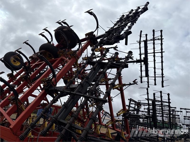 Bourgault 8810 36 ft Cultivator Cultivatoren
