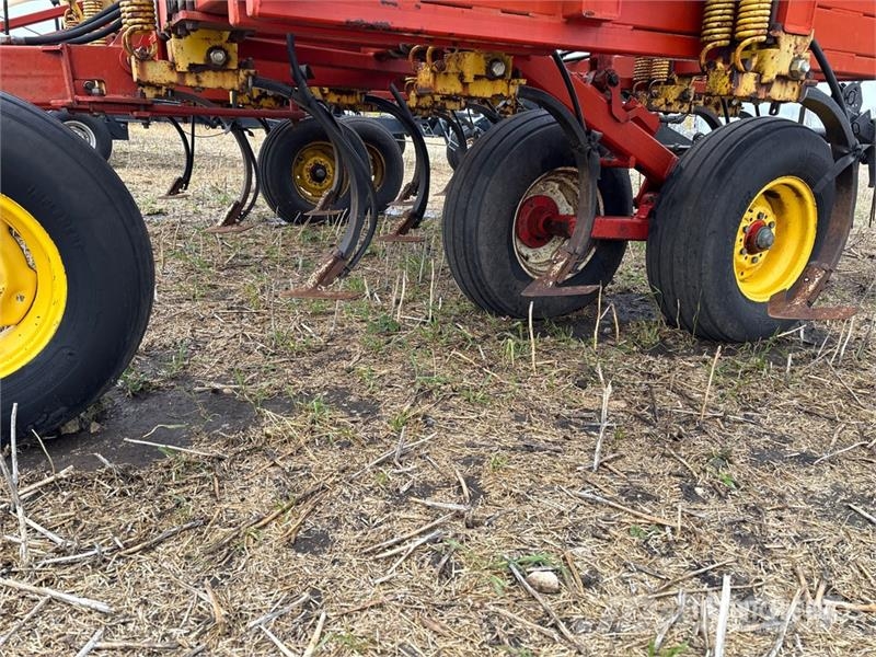 Bourgault 8810 36 ft Cultivator Cultivatoren