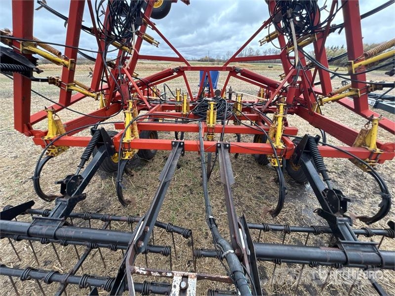 Bourgault 8810 36 ft Cultivator Cultivatoren