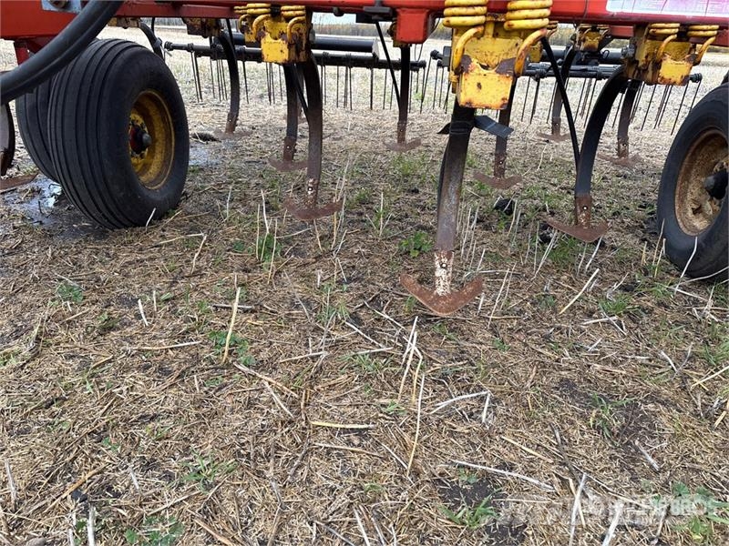 Bourgault 8810 36 ft Cultivator Cultivatoren