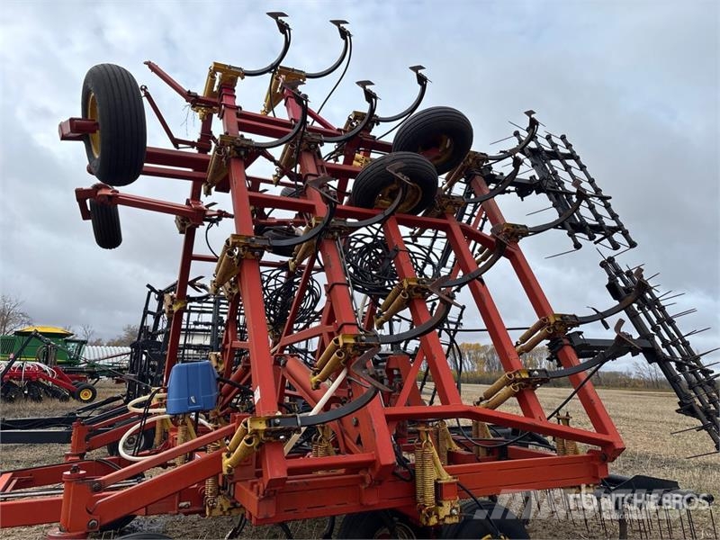Bourgault 8810 36 ft Cultivator Cultivatoren