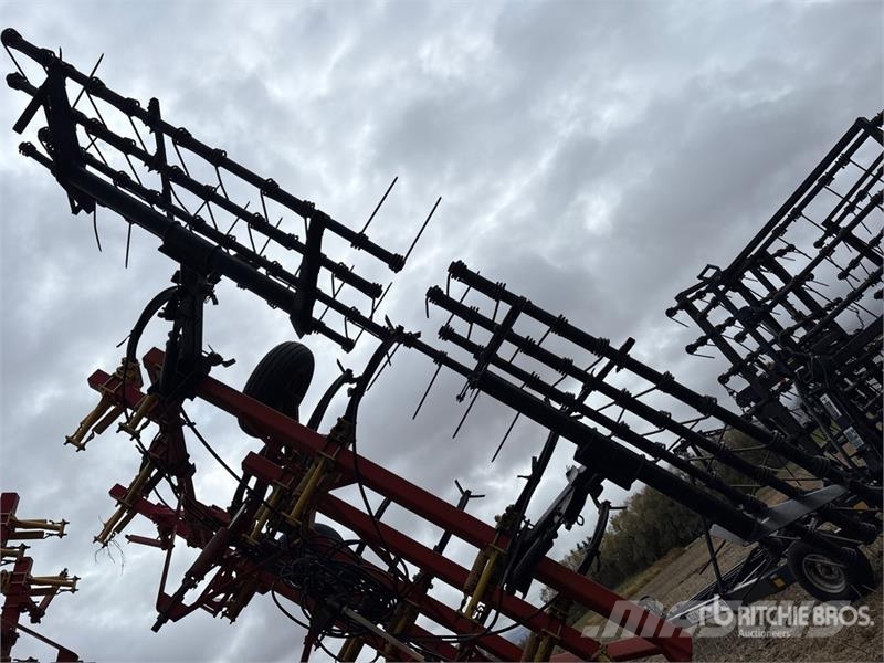 Bourgault 8810 36 ft Cultivator Cultivatoren