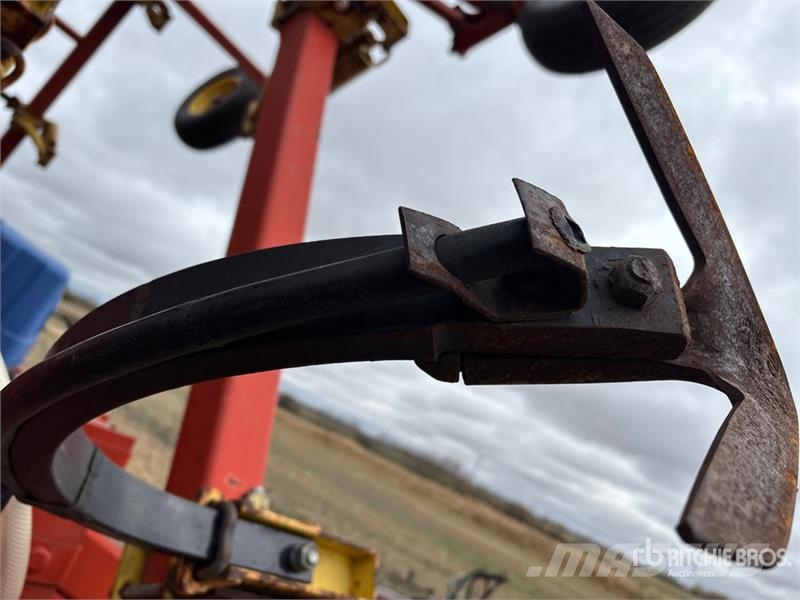 Bourgault 8810 36 ft Cultivator Cultivatoren