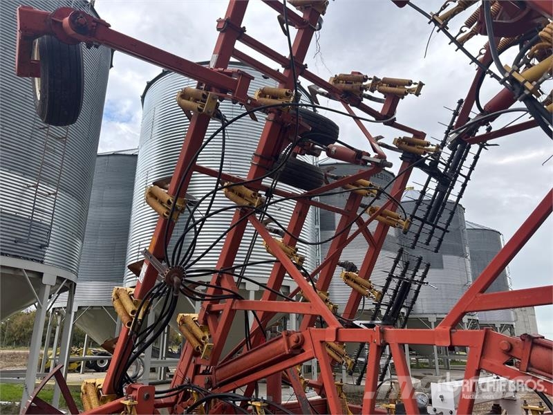 Bourgault 8810 40 ft Cultivator Kultivatori