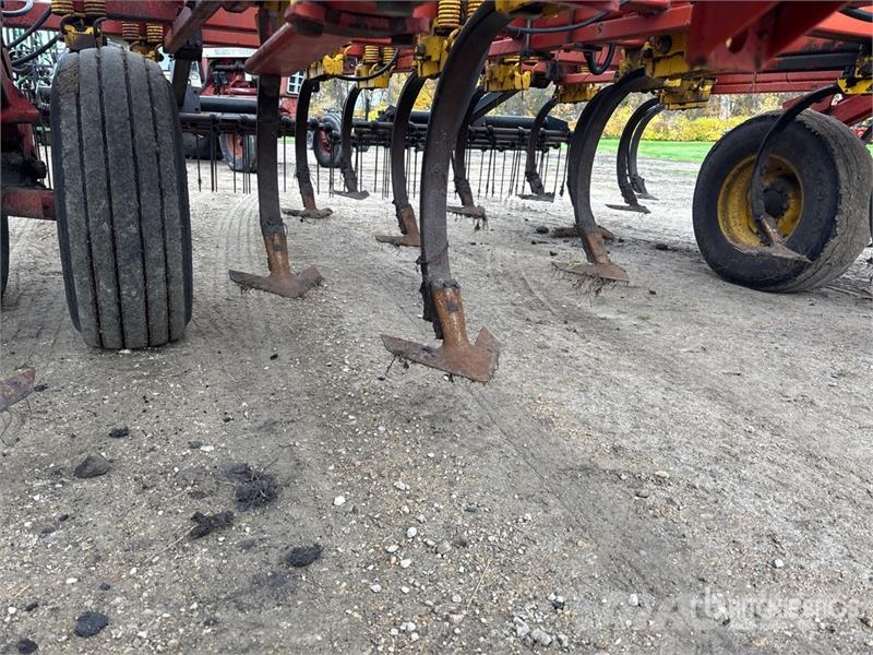 Bourgault 8810 40 ft Cultivator Kultivatori