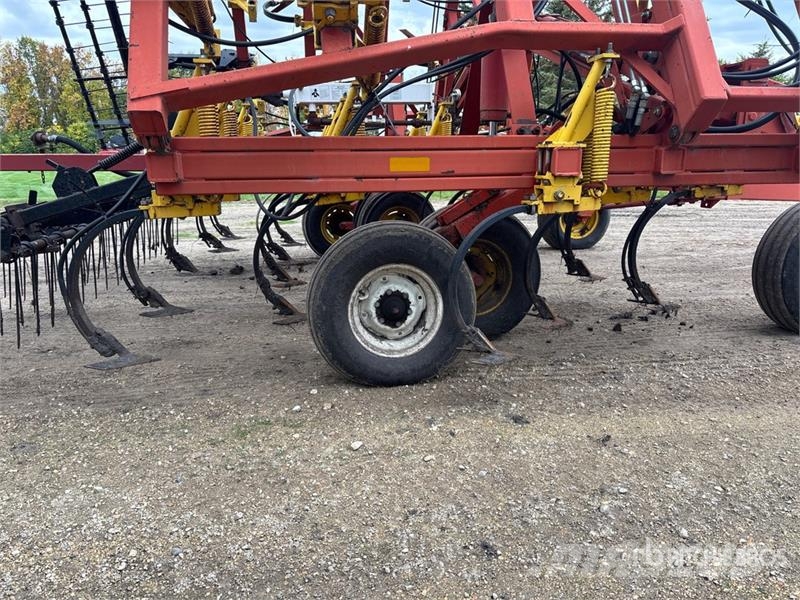 Bourgault 8810 40 ft Cultivator Kultivatori