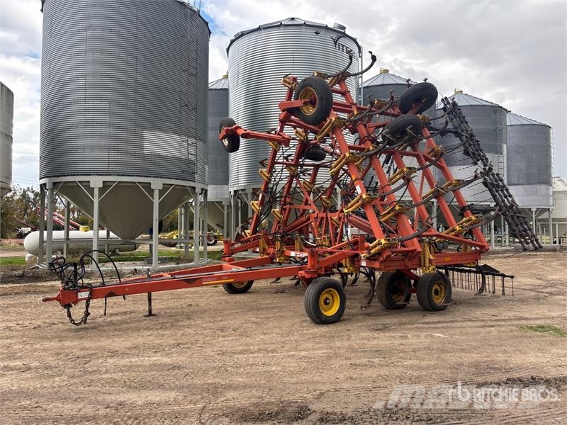 Bourgault 8810 40 ft Cultivator Kultivatori