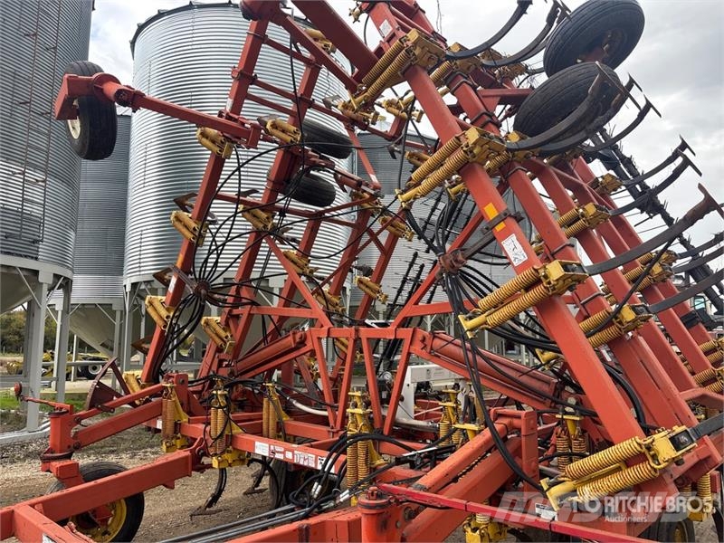 Bourgault 8810 40 ft Cultivator Kultivatori