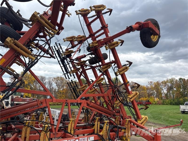 Bourgault 8810 40 ft Cultivator Kultivatori