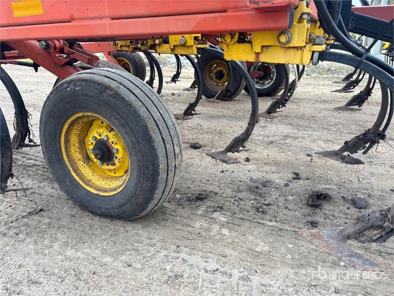 Bourgault 8810 40 ft Cultivator Kultivatori